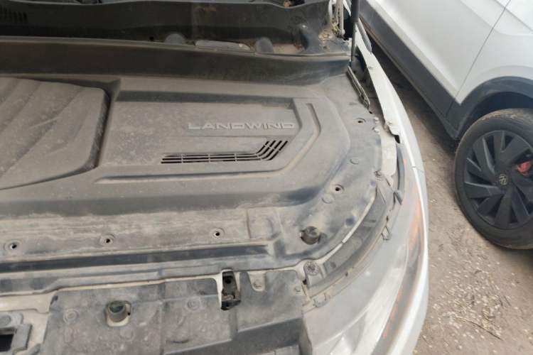 Used Land X7 2015 2.0T Panoramic Prestige Edition Engine Bay Left