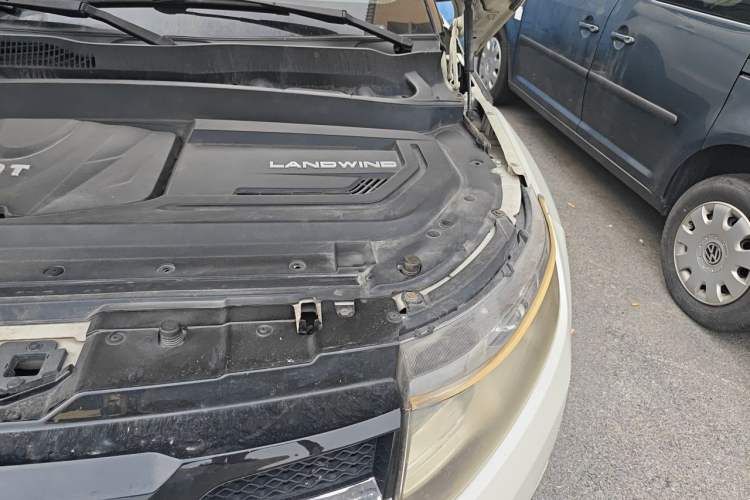 Used Land X7 2015 2.0T Panoramic Prestige Edition Engine Bay Left