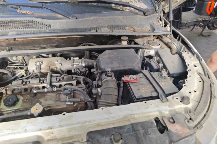 Used Land X7 2015 2.0T Panoramic Luxury Edition Engine Bay Left