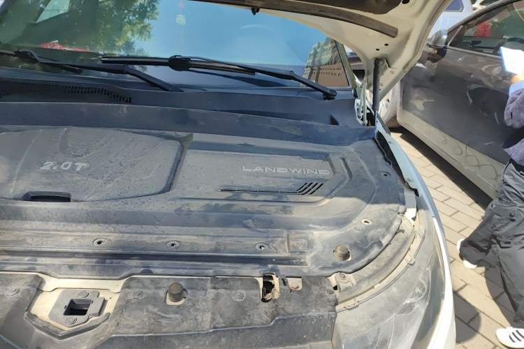 Used Land X7 2015 2.0T Panoramic Prestige Edition Engine Bay Left