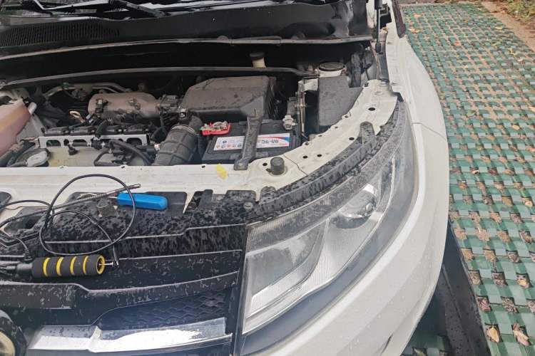Used Land X7 2015 2.0T Panoramic Prestige Edition Engine Bay Left