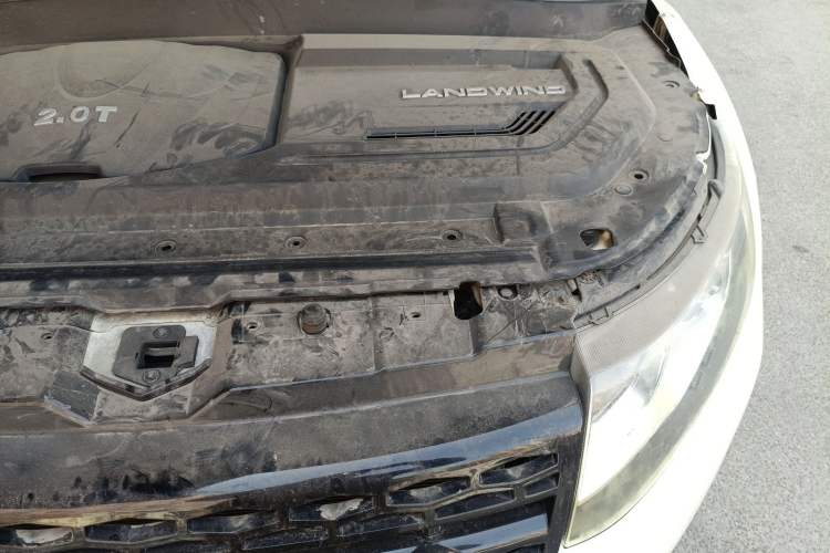 Used Land X7 2015 2.0T Panoramic Prestige Edition Engine Bay Left