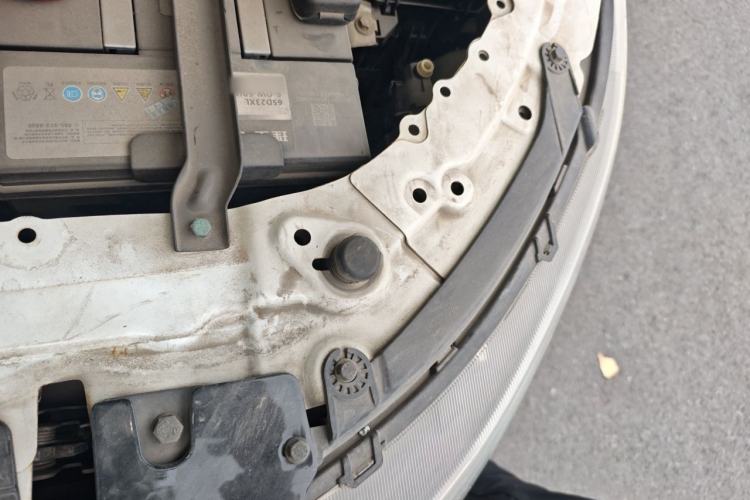 Used Land X7 2015 2.0T Panoramic Prestige Edition Engine Bay Left