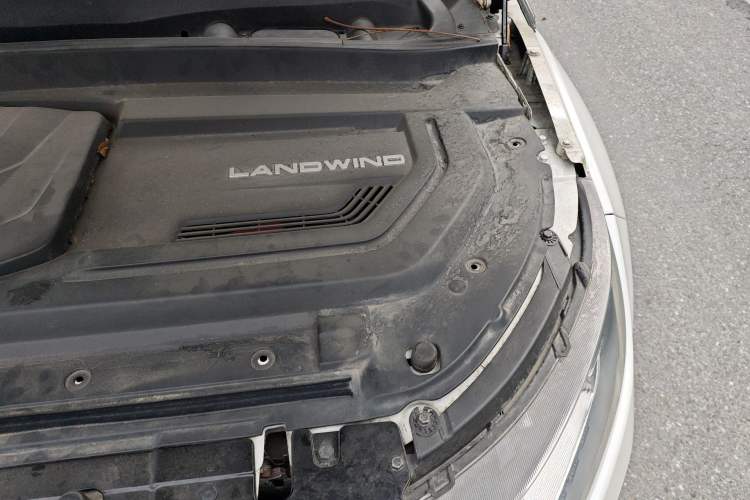 Used Land X7 2015 2.0T Panoramic Prestige Edition Engine Bay Left