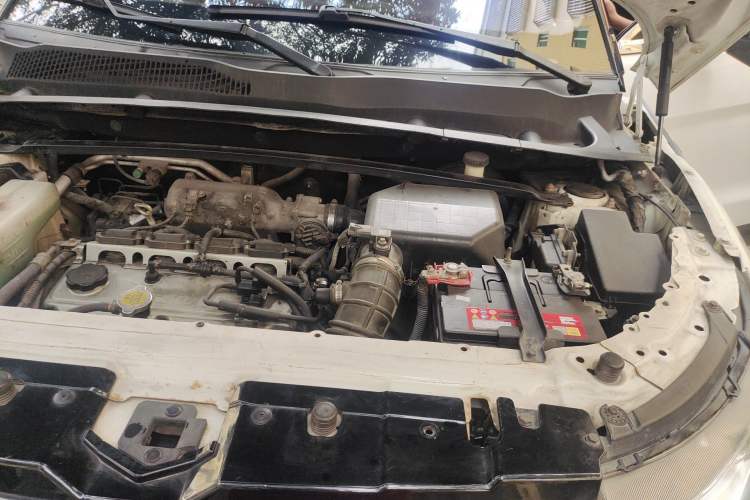 Used Land X7 2015 2.0T Panoramic Prestige Edition Engine Bay Left