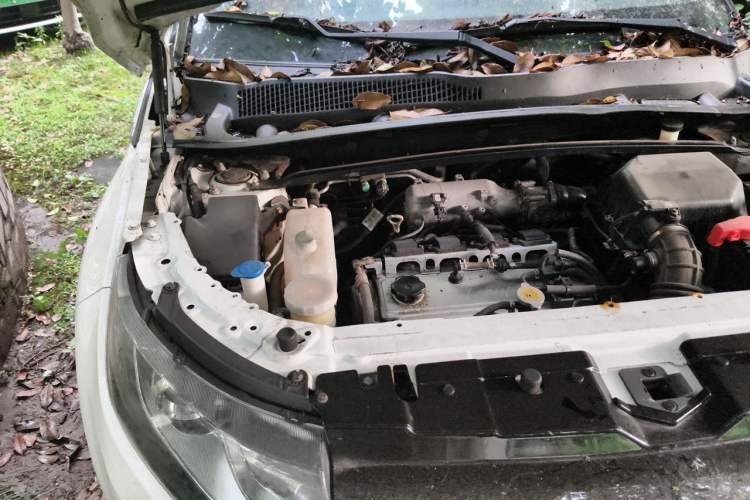 Used Land X7 2015 2.0T Panoramic Prestige Edition Engine Bay Right