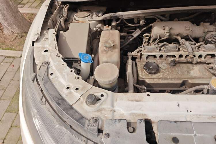 Used Land X7 2015 2.0T Panoramic Prestige Edition Engine Bay Right