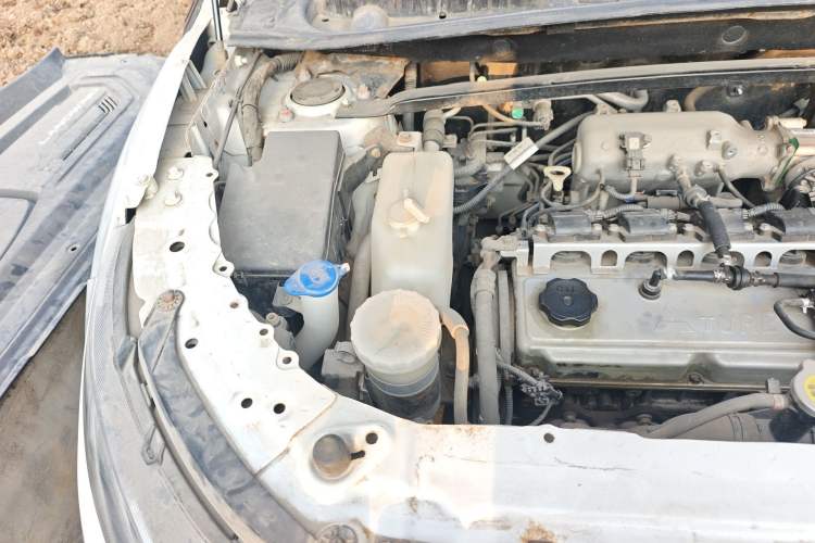 Used Land X7 2015 2.0T Panoramic Prestige Edition Engine Bay Right