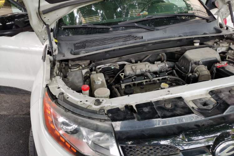 Used Land X7 2015 2.0T Panoramic Prestige Edition Engine Bay Right