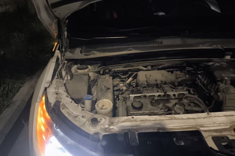 Used Land X7 2015 2.0T Panoramic Prestige Edition Engine Bay Right
