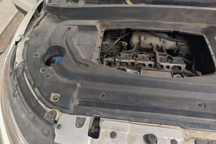 Used Land X7 2015 2.0T Panoramic Prestige Edition Engine Bay Right