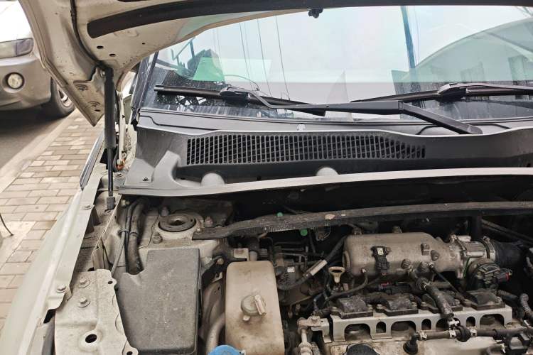 Used Land X7 2015 2.0T Panoramic Prestige Edition Engine Bay Right