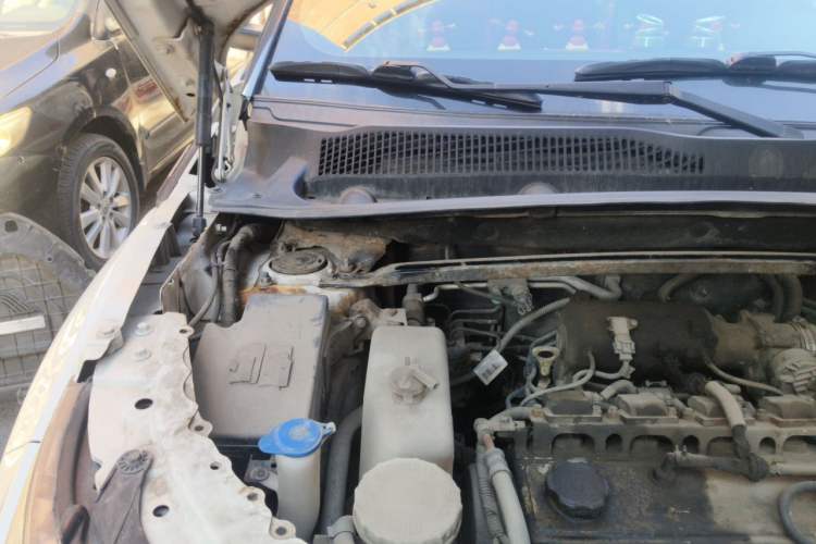 Used Land X7 2015 2.0T Panoramic Prestige Edition Engine Bay Right