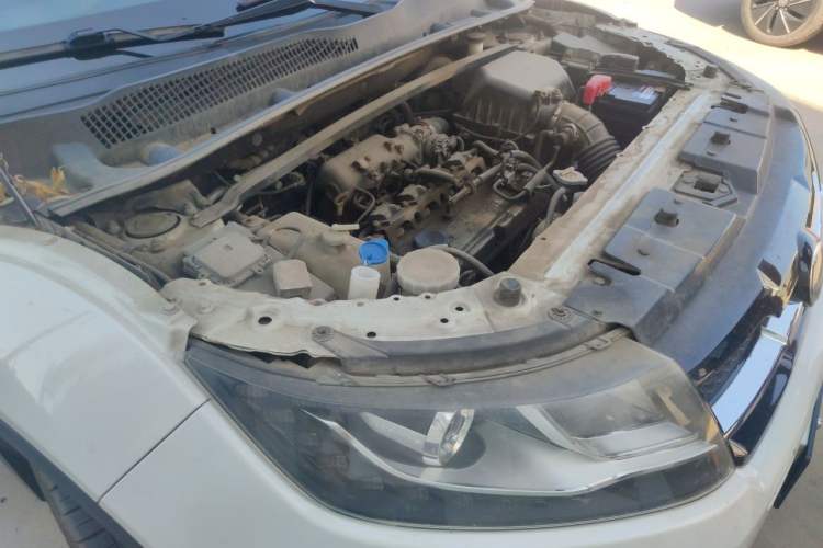 Used Land X7 2015 2.0T Panoramic Prestige Edition Engine Bay Right