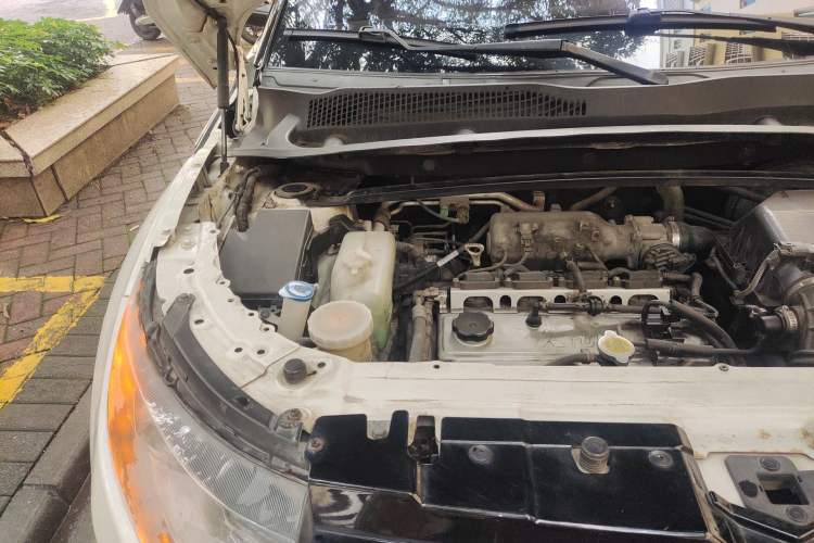 Used Land X7 2015 2.0T Panoramic Prestige Edition Engine Bay Right