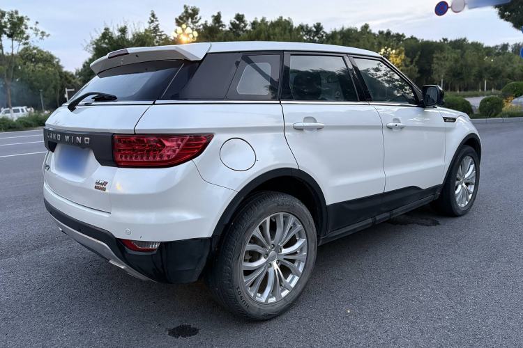 Used Land X7 2015 2.0T Panoramic Prestige Edition Exterior 3
