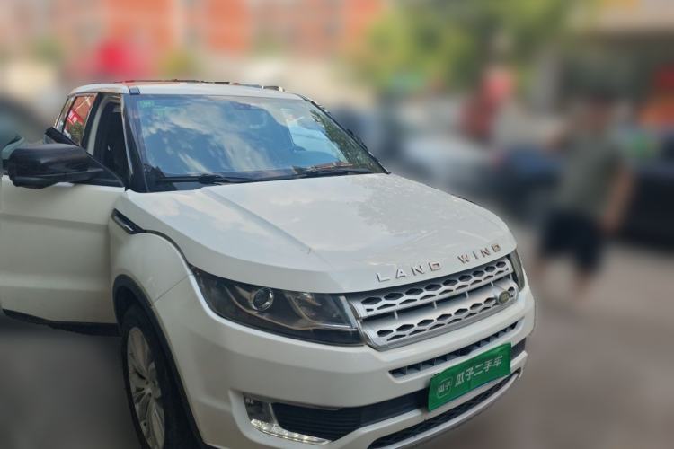 Used Land X7 2015 2.0T Panoramic Prestige Edition Front Right 45 Deg