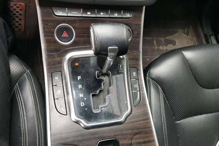 Used Land X7 2015 2.0T Panoramic Prestige Edition Gear Lever