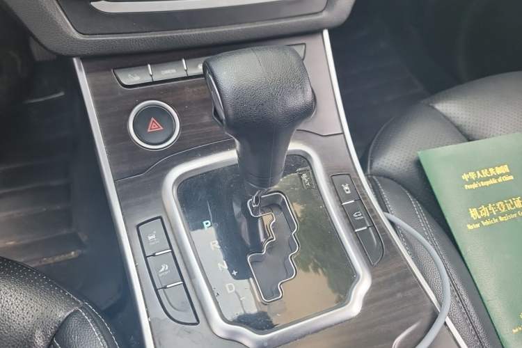 Used Land X7 2015 2.0T Panoramic Prestige Edition Gear Lever
