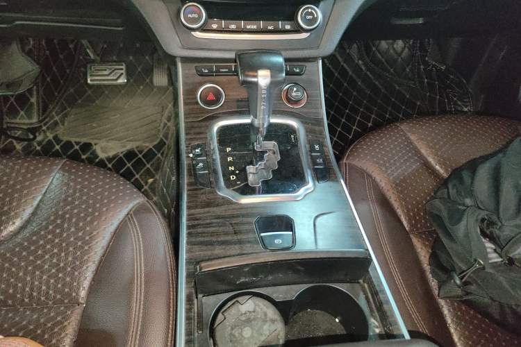 Used Land X7 2015 2.0T Panoramic Prestige Edition Gear Lever