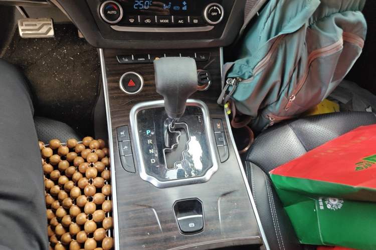 Used Land X7 2015 2.0T Panoramic Prestige Edition Gear Lever