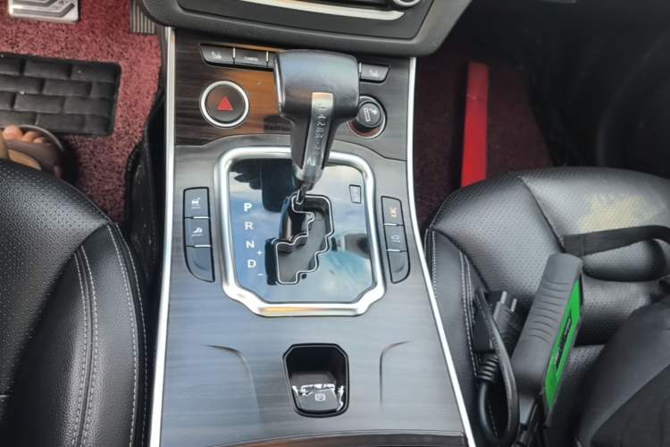 Used Land X7 2015 2.0T Panoramic Prestige Edition Gear Lever