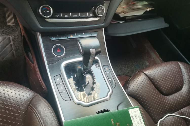 Used Land X7 2015 2.0T Panoramic Prestige Edition Gear Lever