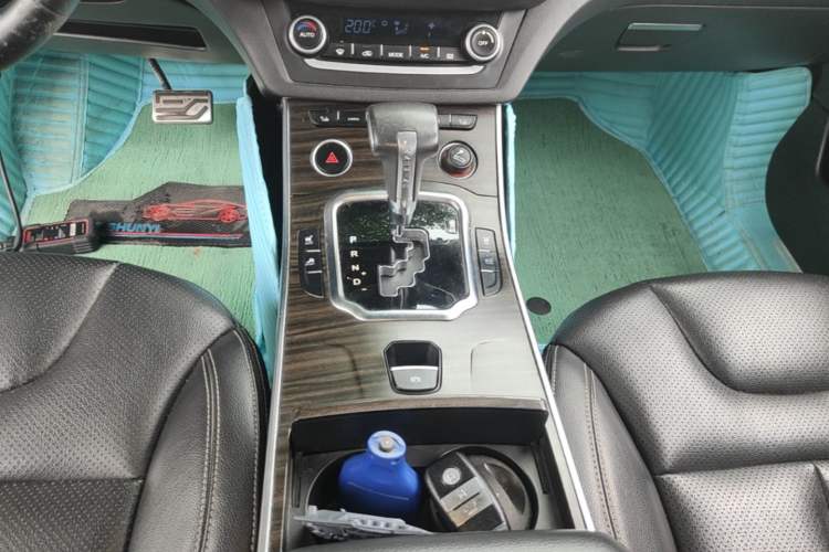 Used Land X7 2015 2.0T Panoramic Prestige Edition Gear Lever