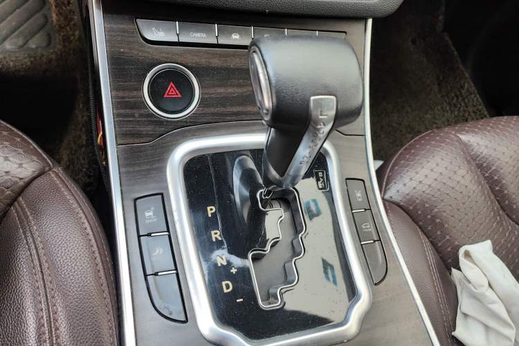 Used Land X7 2015 2.0T Panoramic Prestige Edition Gear Lever