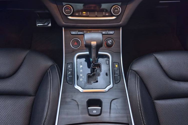 Used Land X7 2015 2.0T Panoramic Prestige Edition Gear Lever