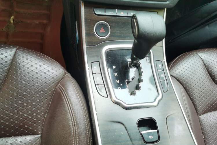 Used Land X7 2015 2.0T Panoramic Prestige Edition Gear Lever