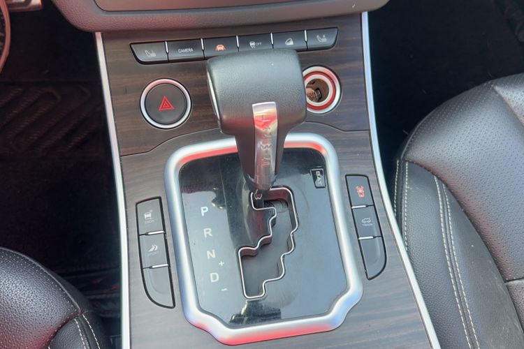 Used Land X7 2015 2.0T Panoramic Prestige Edition Gear Lever