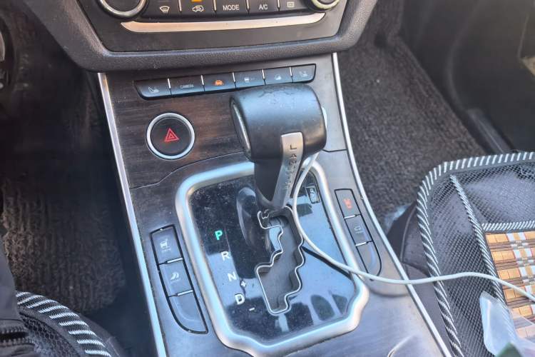 Used Land X7 2015 2.0T Panoramic Prestige Edition Gear Lever