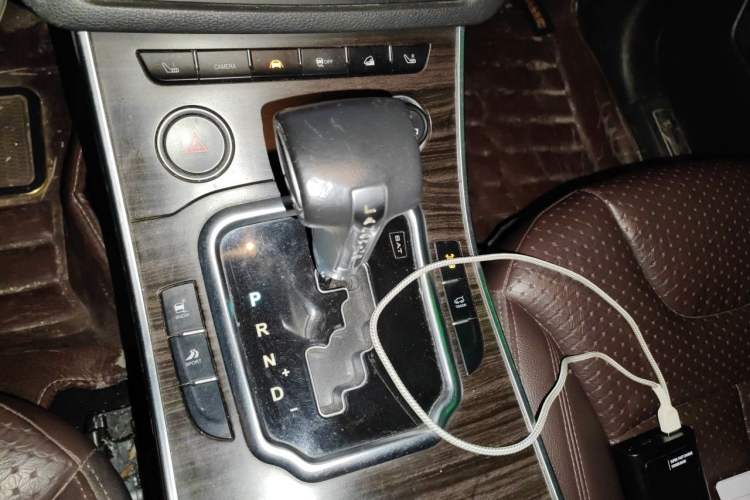 Used Land X7 2015 2.0T Panoramic Prestige Edition Gear Lever