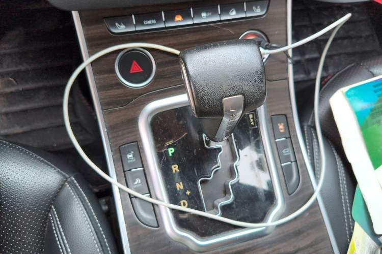 Used Land X7 2015 2.0T Panoramic Prestige Edition Gear Lever
