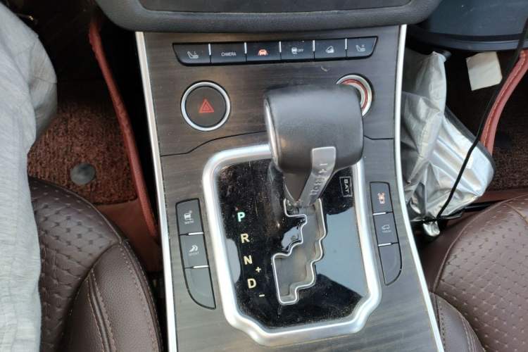 Used Land X7 2015 2.0T Panoramic Prestige Edition Gear Lever