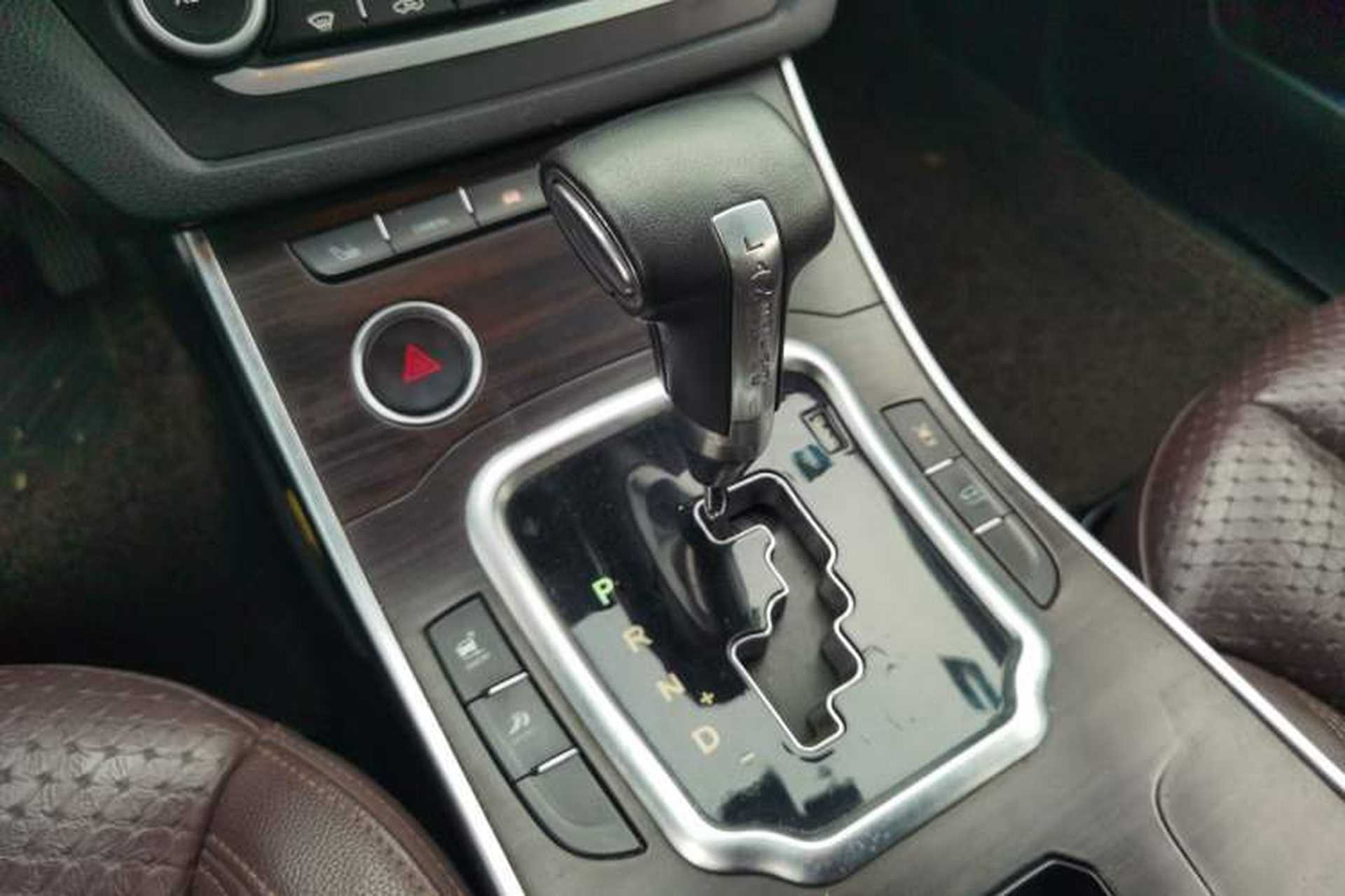 Used Land X7 2015 2.0T Panoramic Prestige Edition Gear Lever