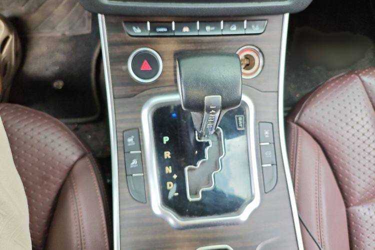 Used Land X7 2015 2.0T Panoramic Prestige Edition Gear Lever
