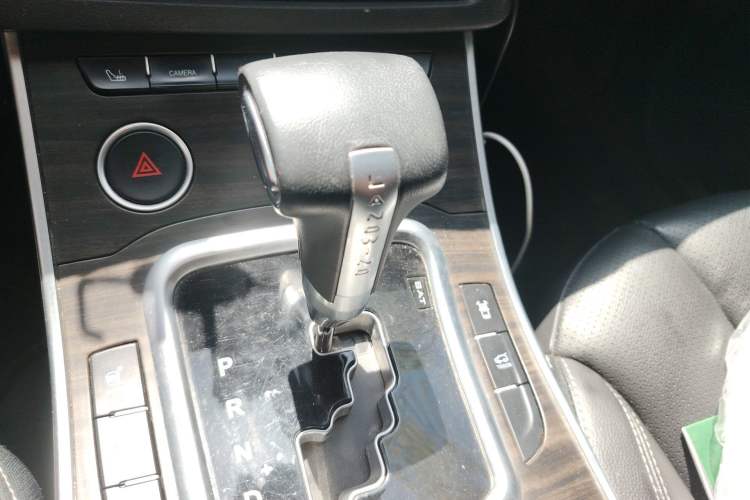 Used Land X7 2015 2.0T Panoramic Prestige Edition Gear Lever