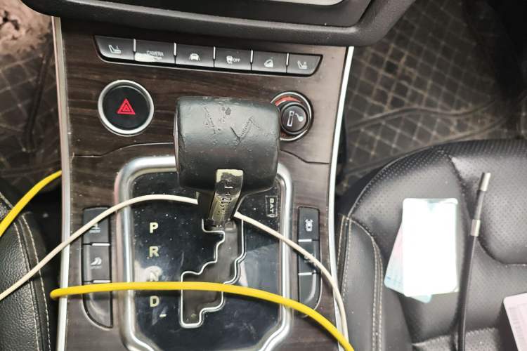Used Land X7 2015 2.0T Panoramic Prestige Edition Gear Lever