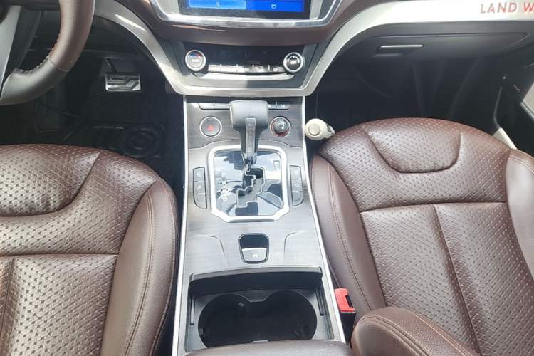 Used Land X7 2015 2.0T Panoramic Prestige Edition Gear Lever