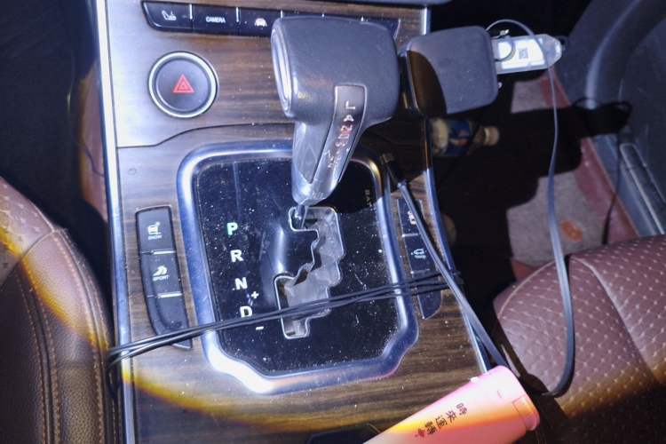 Used Land X7 2015 2.0T Panoramic Prestige Edition Gear Lever