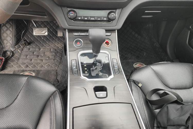 Used Land X7 2015 2.0T Panoramic Prestige Edition Gear Lever