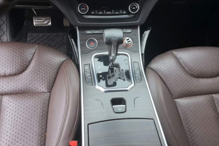Used Land X7 2015 2.0T Panoramic Prestige Edition Gear Lever