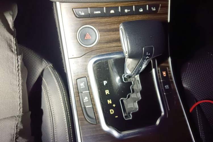 Used Land X7 2015 2.0T Panoramic Prestige Edition Gear Lever