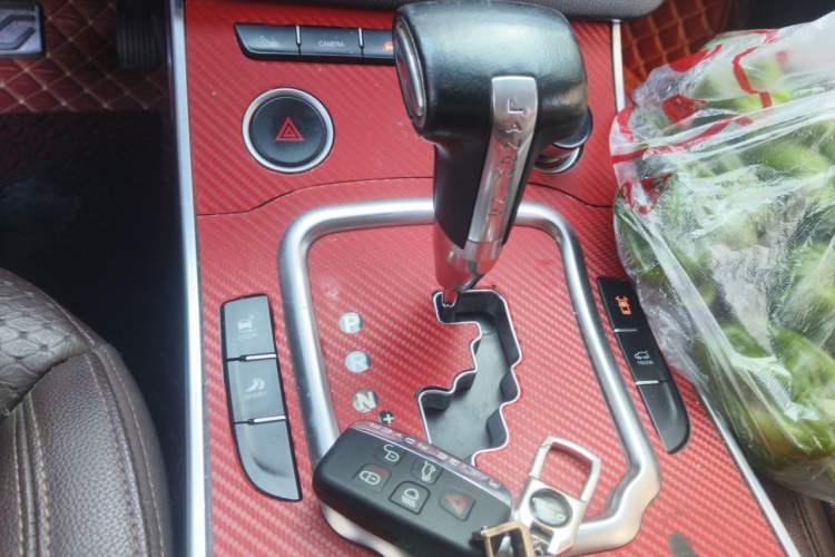 Used Land X7 2015 2.0T Panoramic Prestige Edition Gear Lever