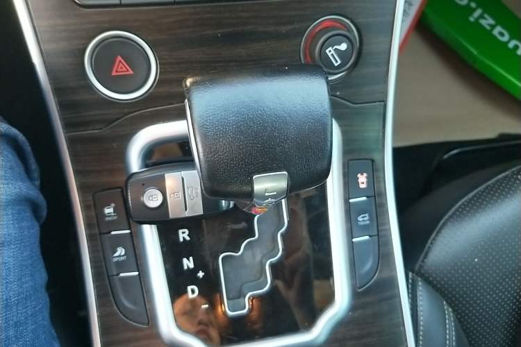 Used Land X7 2015 2.0T Panoramic Prestige Edition Gear Lever
