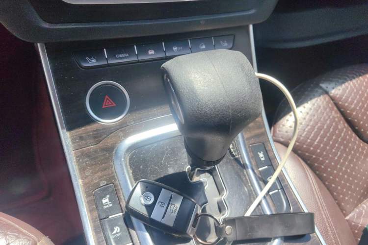 Used Land X7 2015 2.0T Panoramic Prestige Edition Gear Lever