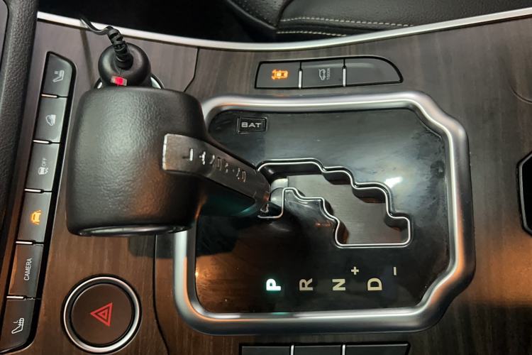 Used Land X7 2015 2.0T Panoramic Prestige Edition Gear Lever