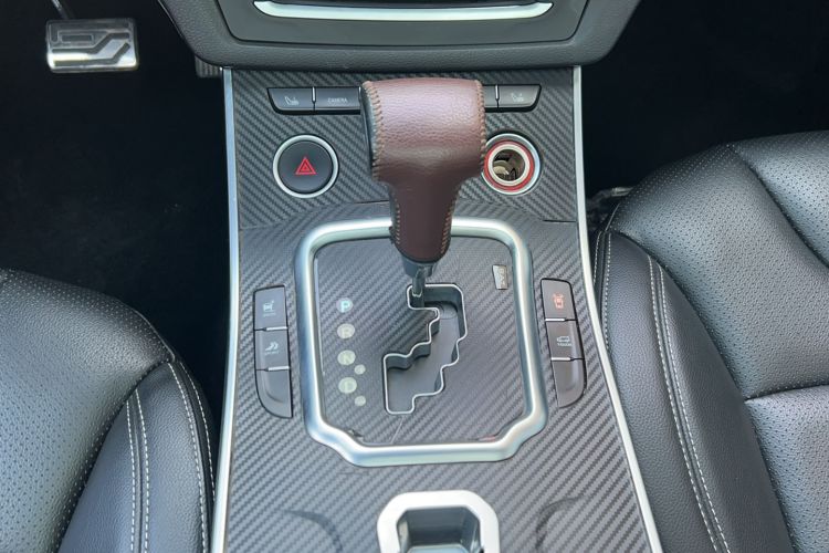 Used Land X7 2015 2.0T Panoramic Prestige Edition Gear Lever